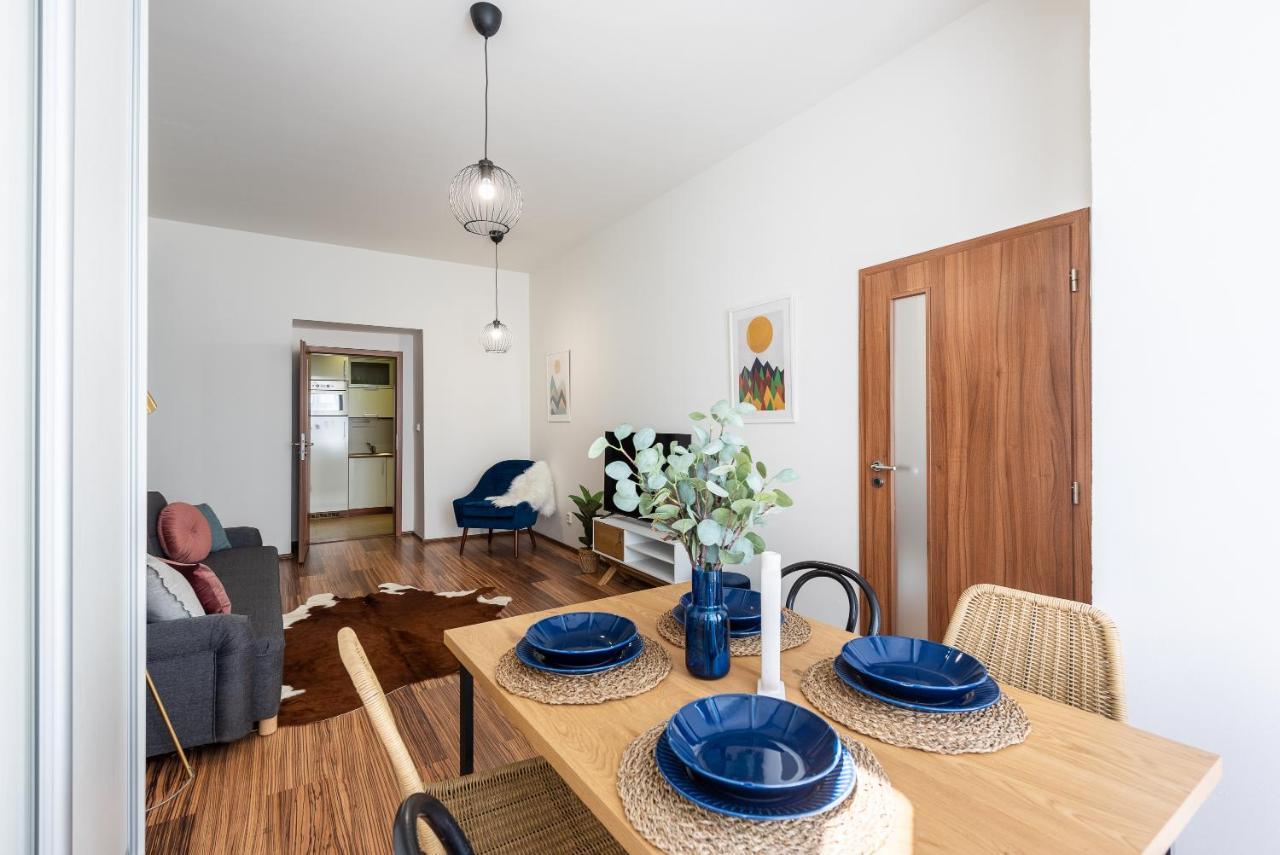10 Min City Centre 5 People Apartment, Free Coffee براغ المظهر الخارجي الصورة
