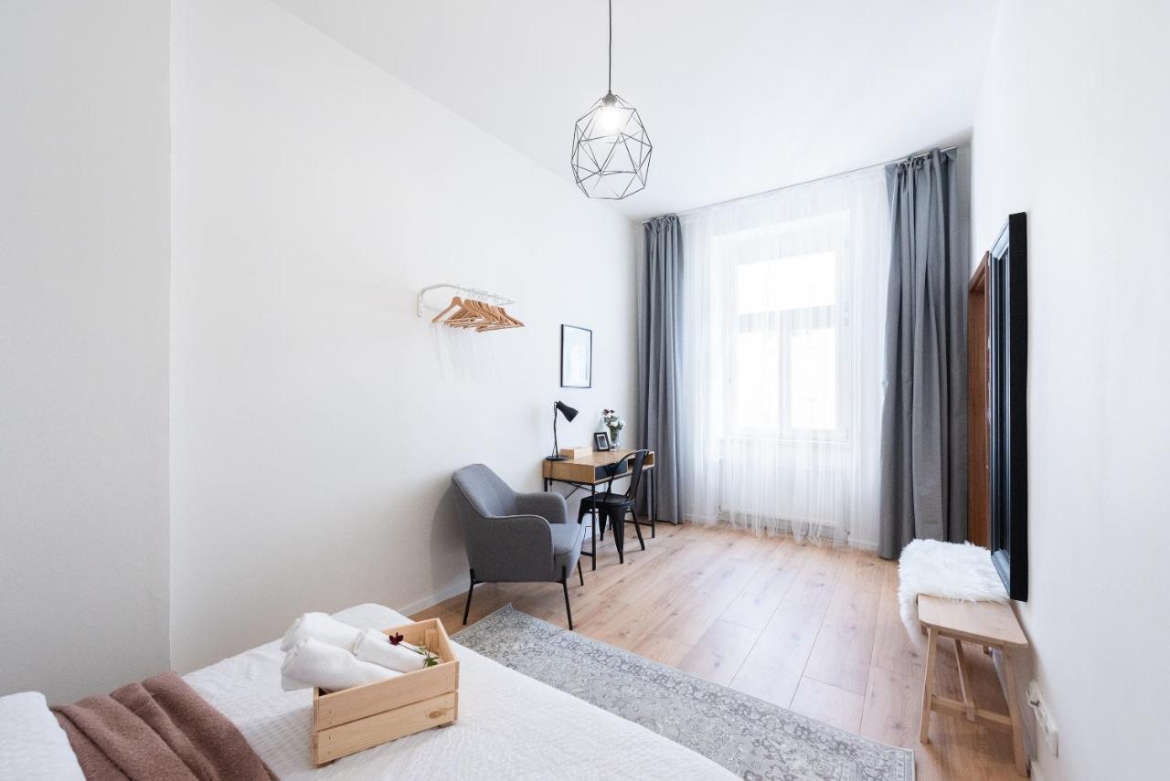 10 Min City Centre 5 People Apartment, Free Coffee براغ المظهر الخارجي الصورة