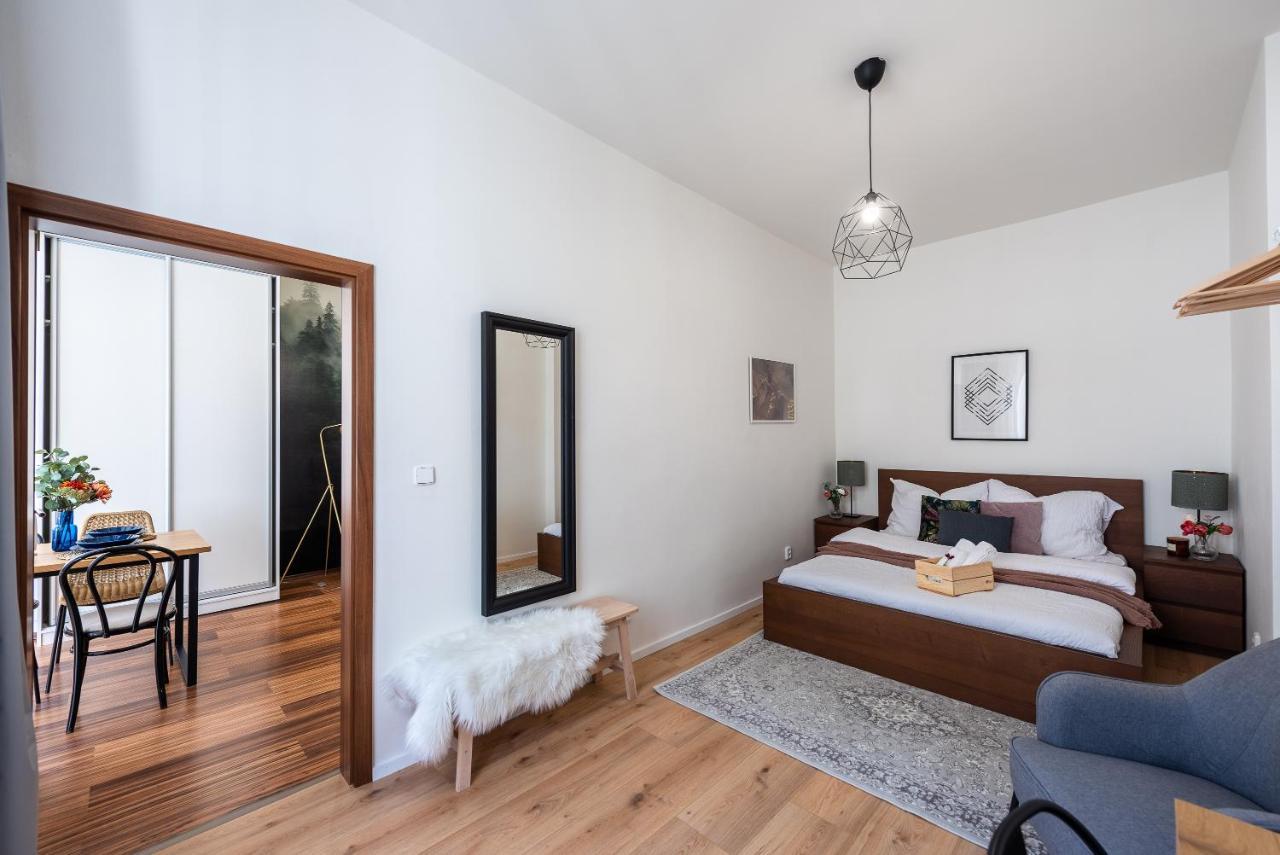 10 Min City Centre 5 People Apartment, Free Coffee براغ المظهر الخارجي الصورة