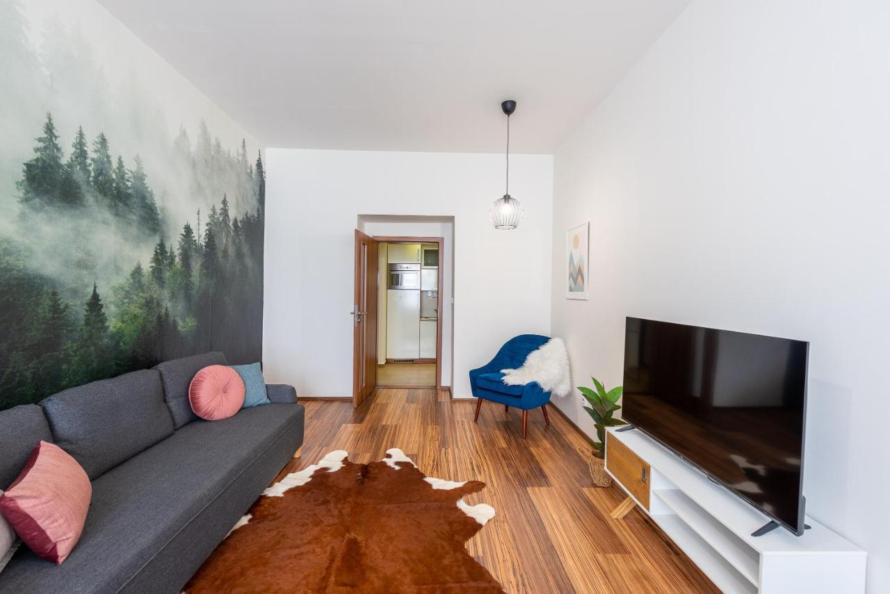 10 Min City Centre 5 People Apartment, Free Coffee براغ المظهر الخارجي الصورة