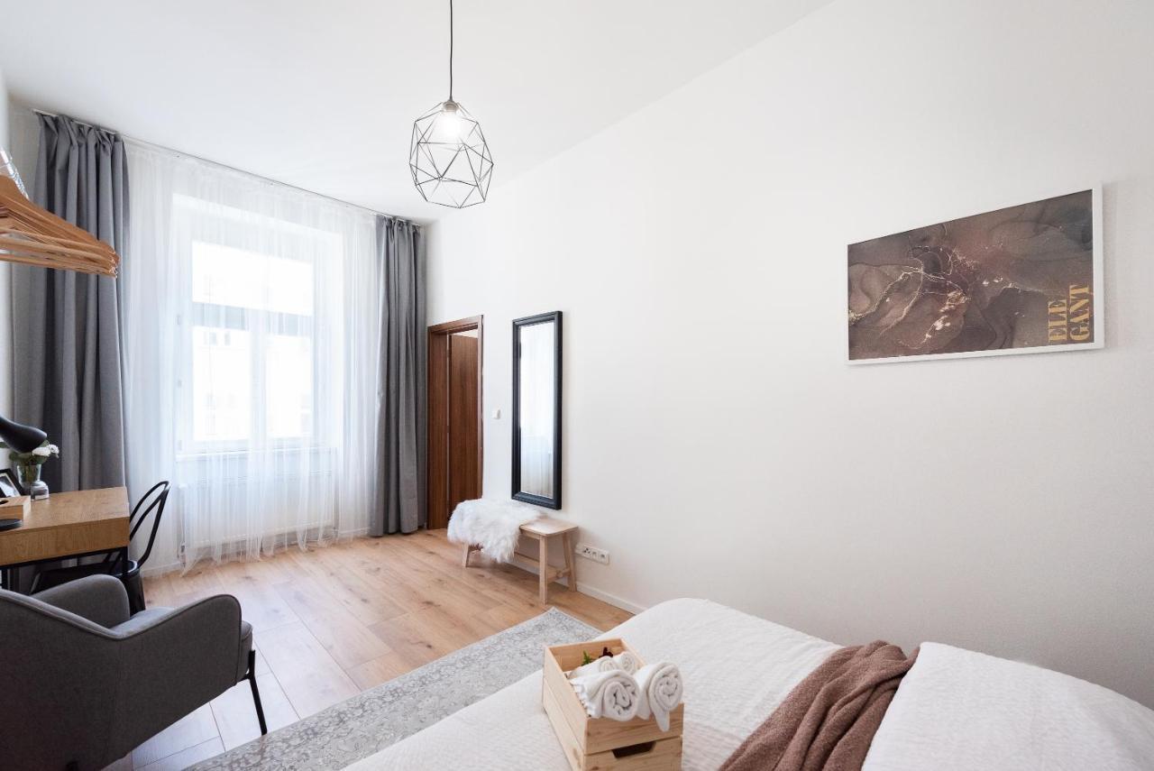10 Min City Centre 5 People Apartment, Free Coffee براغ المظهر الخارجي الصورة