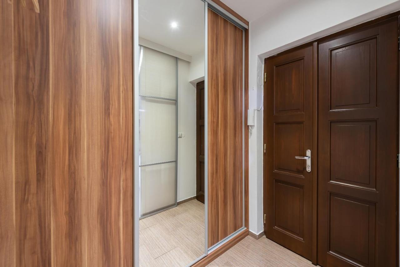 10 Min City Centre 5 People Apartment, Free Coffee براغ المظهر الخارجي الصورة